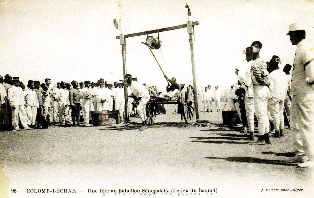 Colomb-Bechar - Fete au Bataillon Senegalais - Jeu du Baquet .jpg